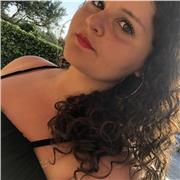 Laureata in lettere moderne, offre ripetizioni di latino e materie umanistiche in generale